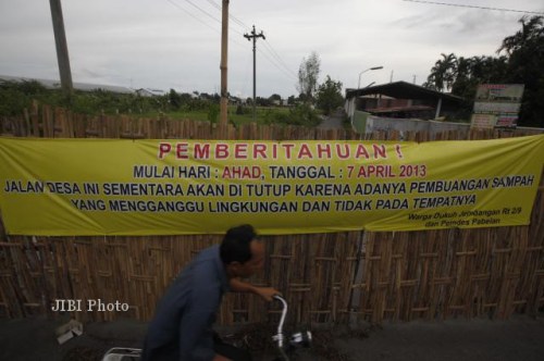 110413_SOLO_tutup-jalan1