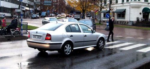 menyeberang jalan rambu lalu lintas