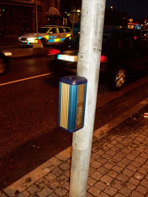 menyeberang jalan rambu lalu lintas