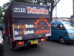 tulisan lucu di bak truk