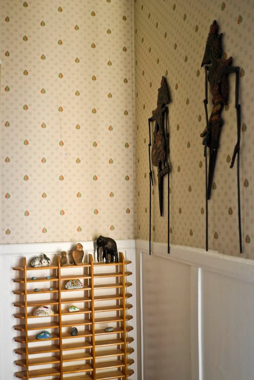 salah satu sudut ruangan yang ada wayangnya