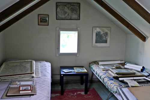 Kamar di loteng atas