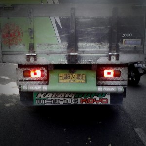 Status kata lucu bijak di Bak Belakang Truk