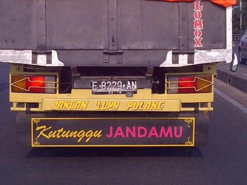 Status kata lucu bijak di Bak Belakang Truk