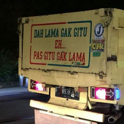 Tulisan lucu di bak truk