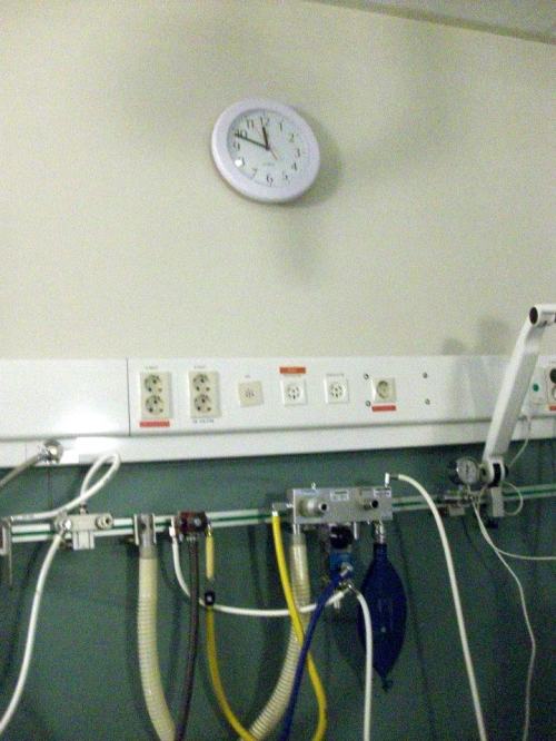 Pukul dua belas kurang