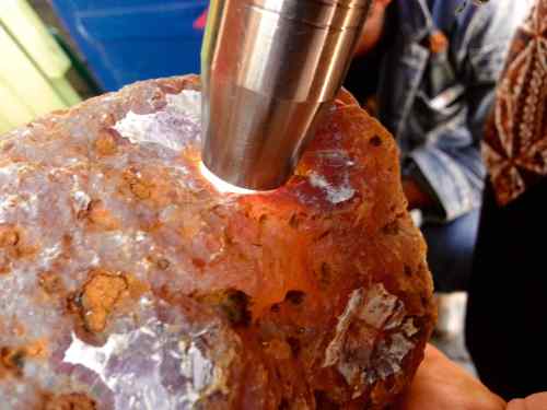 batu obi merah maluku