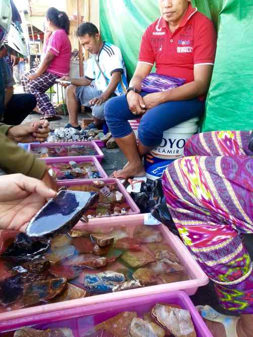 batu lavender pasar gamalama ternate