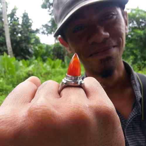 batu obi merah runcing