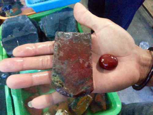 batu bacan warna merah
