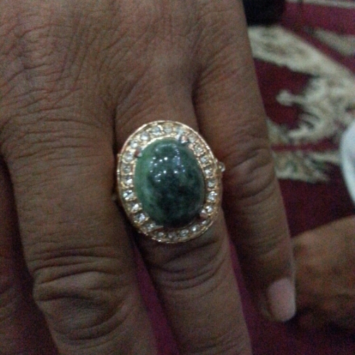 batu giok hijau haltim