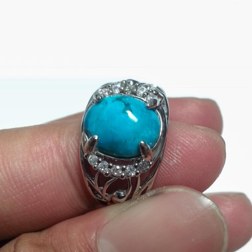 Batu bacan palamea yang sudah mulai mengkristal.