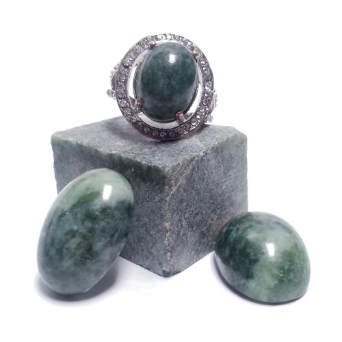 Batu giok haltim maluku