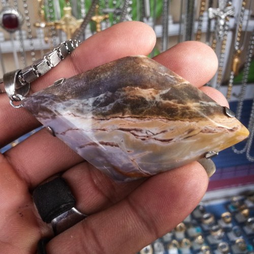 batu pancawarna haltim