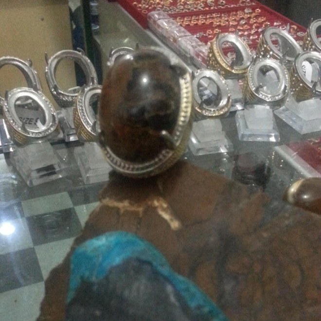 Batu bacan kembang 