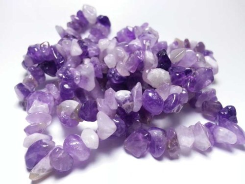 Bahan kerikil amethyst untuk kalung dan gelang. Bahan sudah dilubangi dan dipoles, tinggal diberi tali saja.