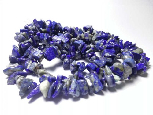 Bahan kerikil lapis jazuli untuk kalung dan gelang. Bahan sudah dilubangi dan dipoles, tinggal diberi tali saja.