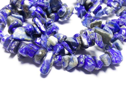 Bahan kerikil lapis jazuli untuk kalung dan gelang. Bahan sudah dilubangi dan dipoles, tinggal diberi tali saja.