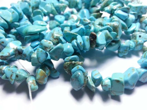 Bahan kerikil pirus (turquoise) untuk kalung dan gelang. Bahan sudah dilubangi dan dipoles, tinggal diberi tali saja.