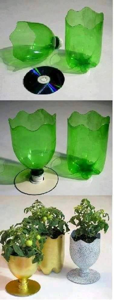Kreasi pot tanaman dari botol plastik bekas. 