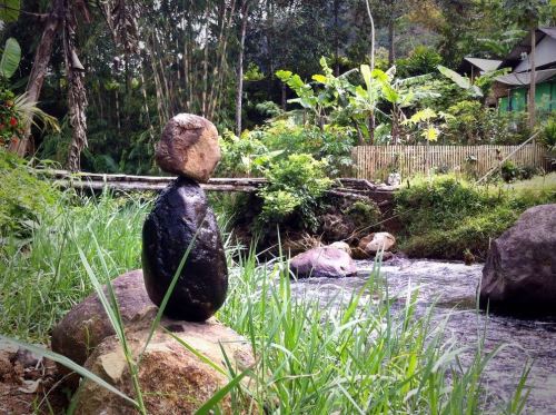 Stone balancing by Abim