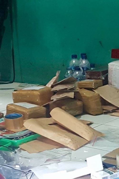 Paket batu siap meluncur ke pelanggan