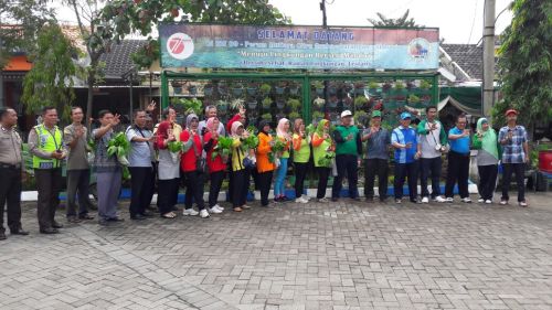 Kegiatan pembinaan pengelolaan sampah warga di Perum MCG, Larangan Sidoarjo.