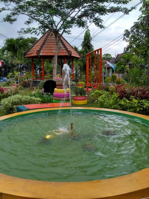 Suasana taman di komplek Perum MCG yang asri.